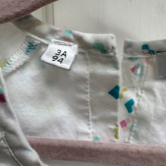 Marese 3T GirlsWhite and Blue Heart Short Sleeve Blouse with Ruffle Sleeves - Picture 4 of 7